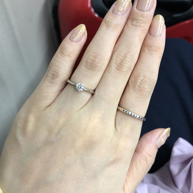 【ROYAL ASSCHER(ロイヤル・アッシャー)の口コミ】 とにかくシンプルで、ずっと長く着けていても飽きのこないデザインを探し…