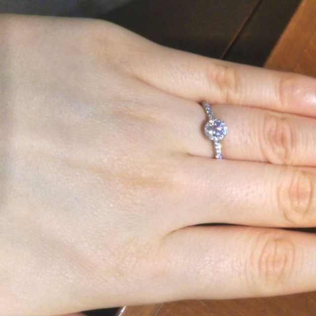 【銀座ダイヤモンドシライシの口コミ】 ボリュームのある華やかな指輪を探していました。まずは予算を伝え、その…