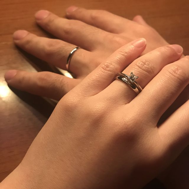 【アイプリモ(I-PRIMO)の口コミ】 結婚指輪もダイヤが入っている物が欲しくて、店員さんにお願いしました。…