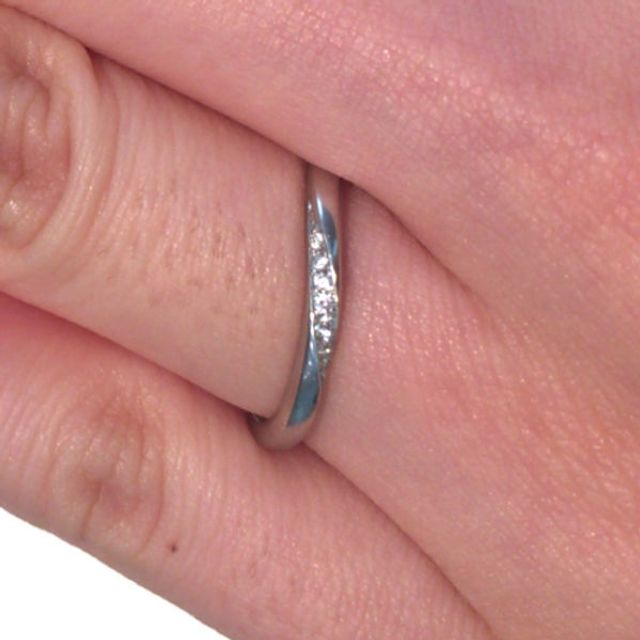 【俄(にわか)の口コミ】 ダイヤモンドが付いた指輪を探しており、小さいながらも多く付いているの…