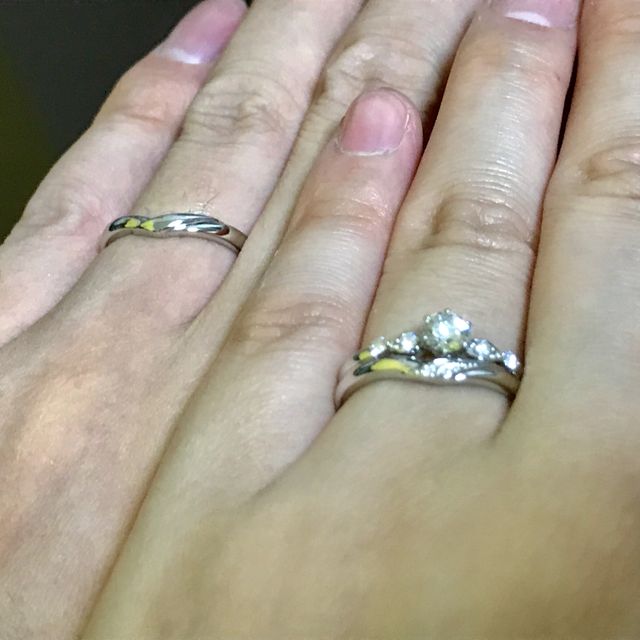 【GALA JEWELRY(ガラジュエリー)の口コミ】 婚約指輪は少しデザイン性のあるモノを選びたかったので、セット商品の中…