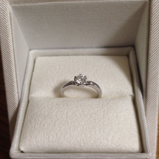 【PAVEO CHOCOLAT(パヴェオショコラ)の口コミ】 雑誌でこの指輪を拝見して、カッティングデザインの綺麗さと可愛さに惹か…