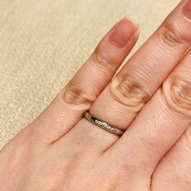 【ラザール ダイヤモンド(LAZARE DIAMOND)の口コミ】 ダイヤが5つ並んでいて、中央にいくごとにダイヤが少しずつ大きくなってい…