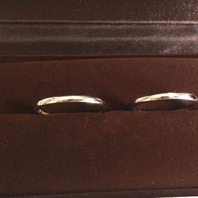 【アイプリモ(I-PRIMO)の口コミ】 プラチナとピンクゴールドの2色の指輪の珍しさと、女性用にはダイヤが埋め…