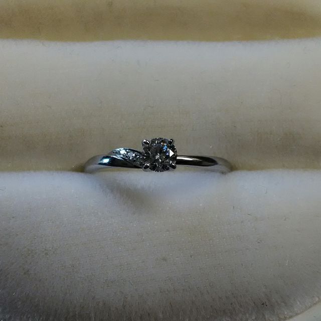 【俄(にわか)の口コミ】 結婚指輪との重なりがとても綺麗なところ、指輪の情景やストーリーが私た…