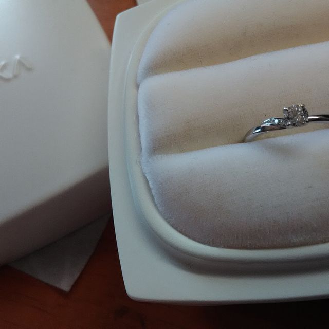 【俄(にわか)の口コミ】 結婚指輪との重なりがとても綺麗なところ、指輪の情景やストーリーが私た…