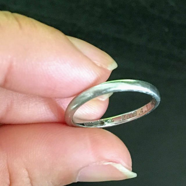 【I's stone(アイズストーン)の口コミ】 表に石の入っていない、極力シンプルな指輪で予算は１つ５万円のものを探…