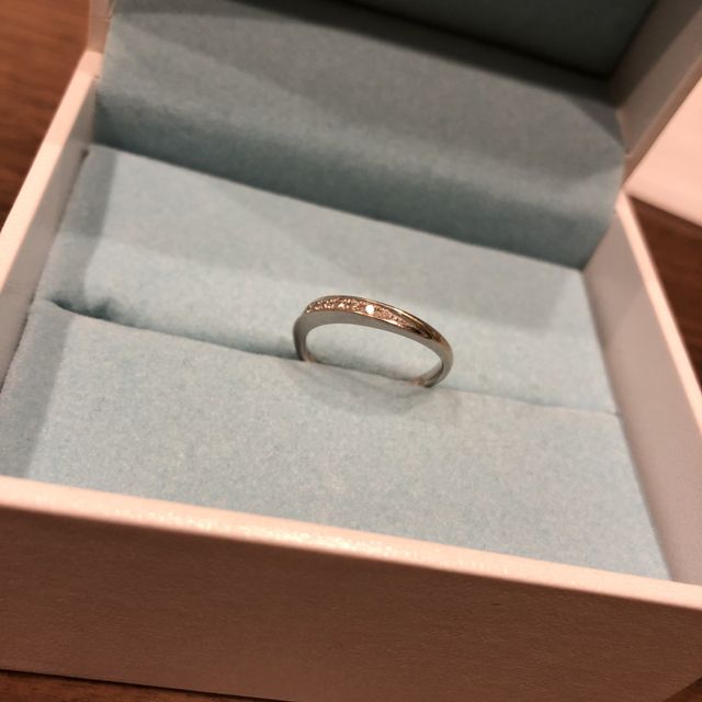 【ジュエリーツツミ(JEWELRY TSUTSUMI)の口コミ】 シンプルなデザインを探してて値段も2つで10万くらいと決めていました。条…