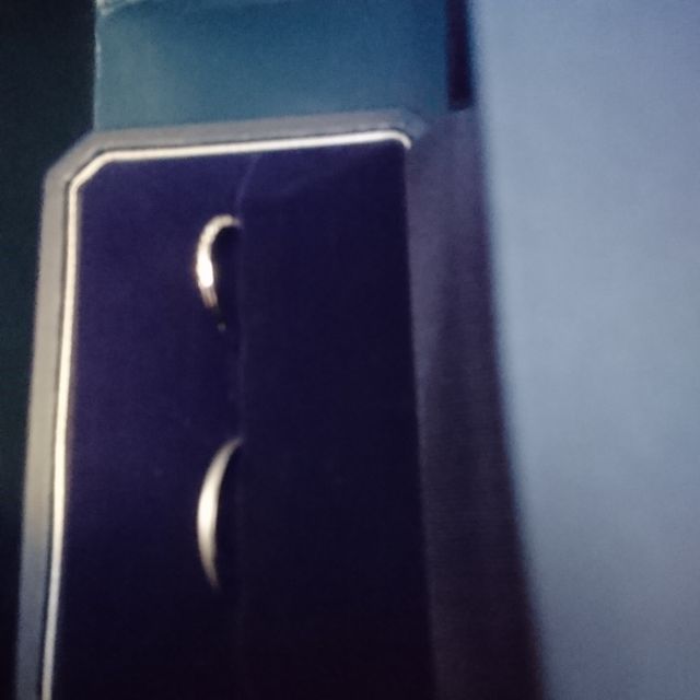 【銀座ダイヤモンドシライシの口コミ】 女性のリングにはある程度ダイヤが入っていること。
男性のリングにはすか…