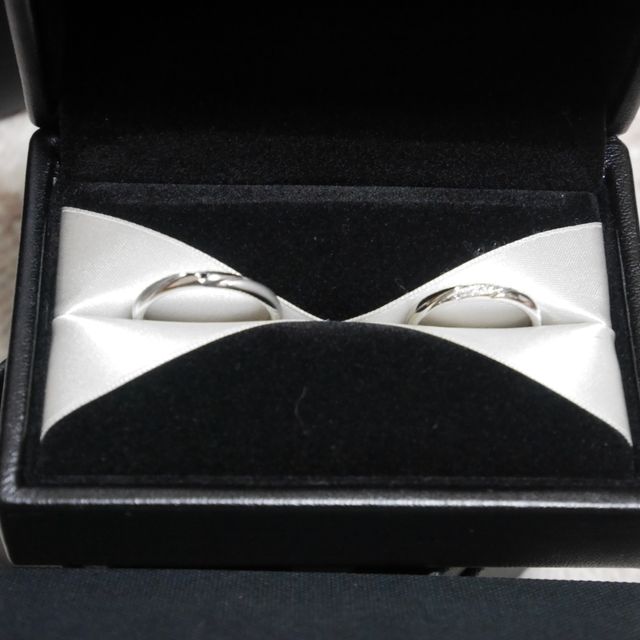【エクセルコダイヤモンド(EXELCO DIAMOND)の口コミ】 ダイヤが綺麗なのとデザインがとても気に入りました。
また、男性の指輪に…