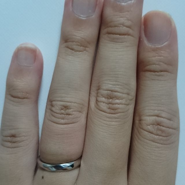 【ラザール ダイヤモンド(LAZARE DIAMOND)の口コミ】 二人で同じデザインのものを揃えたいと思いました。角度によってキラリと…