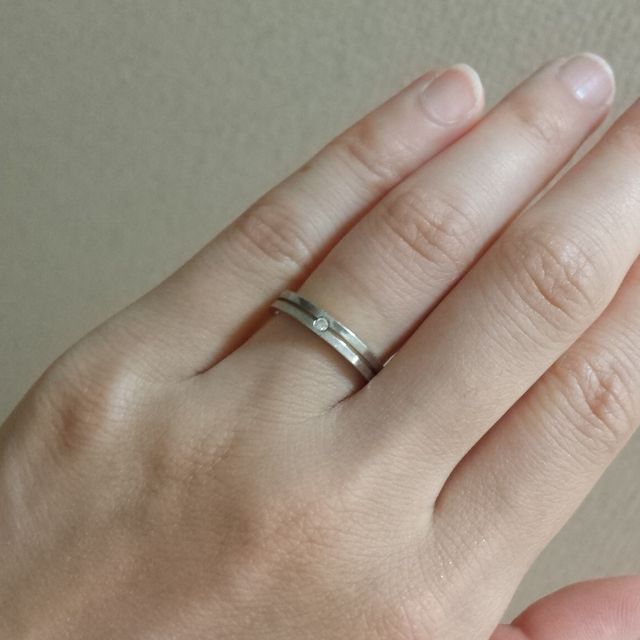 【NINA RICCI(ニナリッチ)の口コミ】 お互い若かったこともあり、無理のない価格のものにしましたが、デザイン…