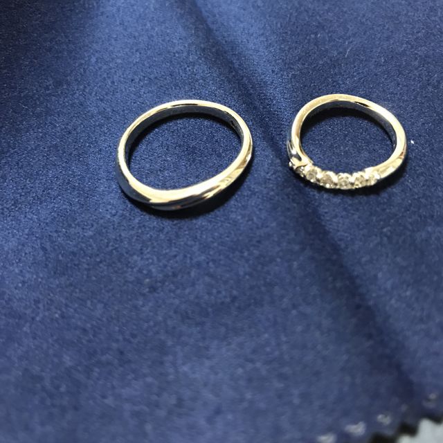 【銀座ダイヤモンドシライシの口コミ】 形もデザインも非常に気に入って購入しました。特に上から見た時のダイヤ…