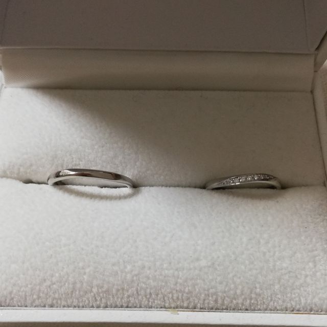 【Quand de Mariage(クワンドゥマリアージュ)の口コミ】 結婚指輪は普段使いするので、自分達が気に入るもの、指が細く綺麗に見え…