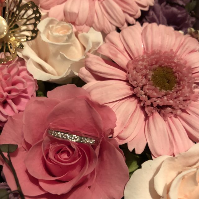 【アイプリモ(I-PRIMO)の口コミ】 婚約指輪は一石のいかにも！なものが嫌でした。結婚指輪と重ねづけし、い…