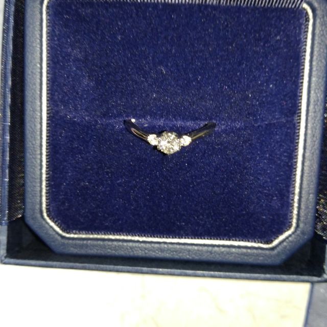 【銀座ダイヤモンドシライシの口コミ】 セットリングにしても単品にしても長く使えるデザインである。ピンクゴー…