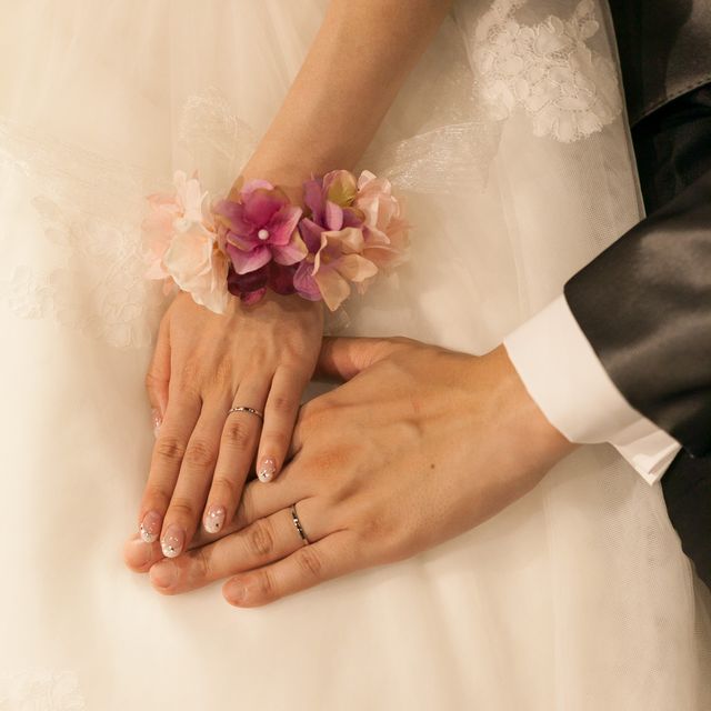 【AHKAH(アーカー)の口コミ】 華奢なデザインで探しており、AHKAHが第一候補でした。また、婚約指輪と重…