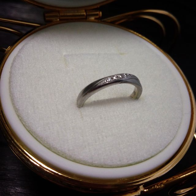 【festaria bijou SOPHIA(フェスタリア ビジュソフィア)の口コミ】 私が一番好きな花が薔薇で、指輪の裏に女性は「ローズブーケ」、男性は「…