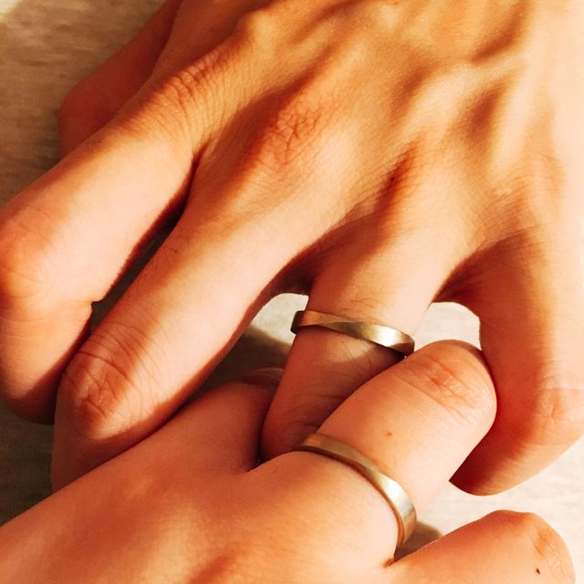 【uchimari(ウチマリ)の口コミ】 お店でいろんなデザインのサンプルを見せてもらって、ねじりのある指輪が…