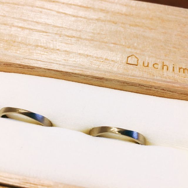 【uchimari(ウチマリ)の口コミ】 お店でいろんなデザインのサンプルを見せてもらって、ねじりのある指輪が…