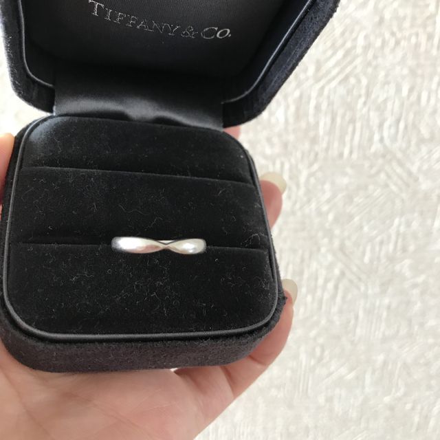 【ティファニー(Tiffany & Co.)の口コミ】 滑らかで美しく、中央のクロスしている部分がとても綺麗です。何店舗か周…