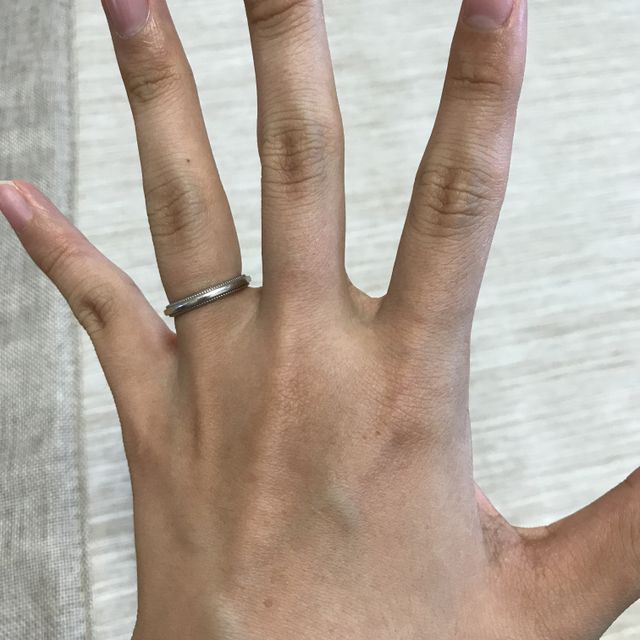 【4℃ BRIDAL(ヨンドシーブライダル)の口コミ】 夫婦ともに趣味や価値観も似ているため、シンプルなデザインを探しており…