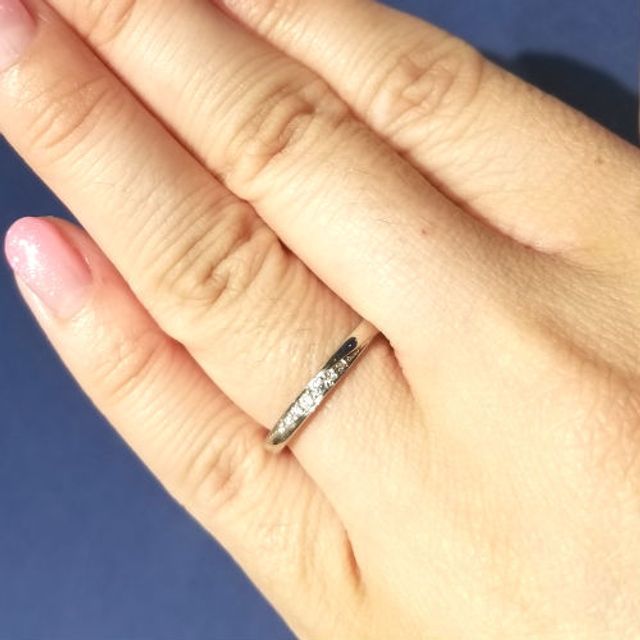 【銀座ダイヤモンドシライシの口コミ】 ダイヤモンドの大きさとプラチナのバランスがとれた上品なリングだと思い…