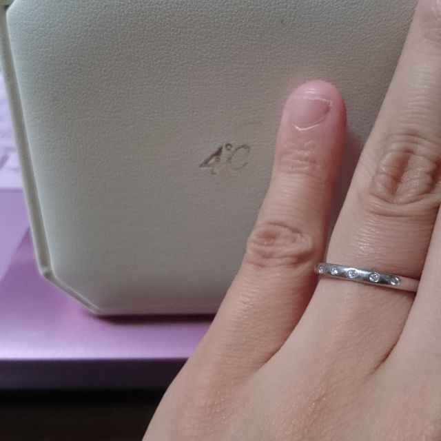 【4℃ BRIDAL(ヨンドシーブライダル)の口コミ】 結婚する前からこのお店のペアリングやネックレスをしていたので結婚指輪…