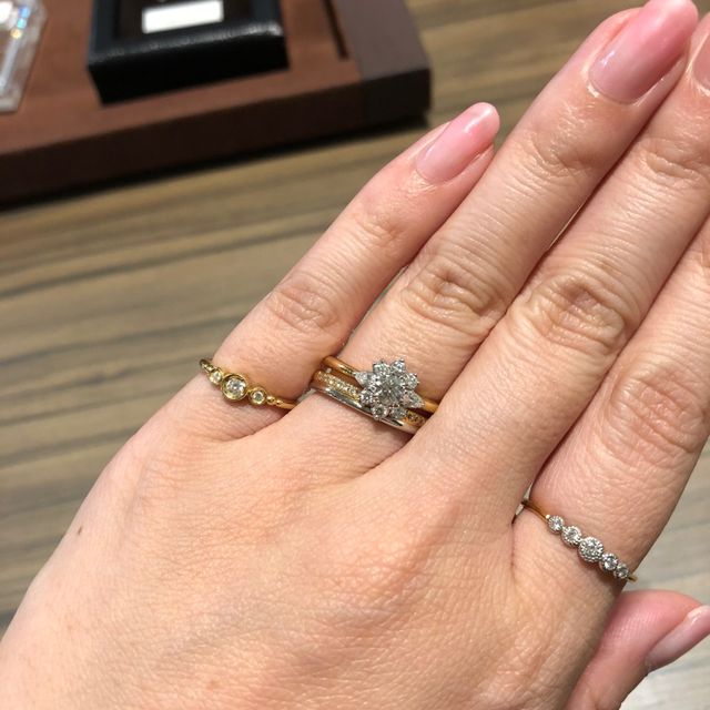 【TOMOE(トモエ)の口コミ】 花が好きなので花のモチーフのリングを探していたところ、TOMOEの花菱に一…