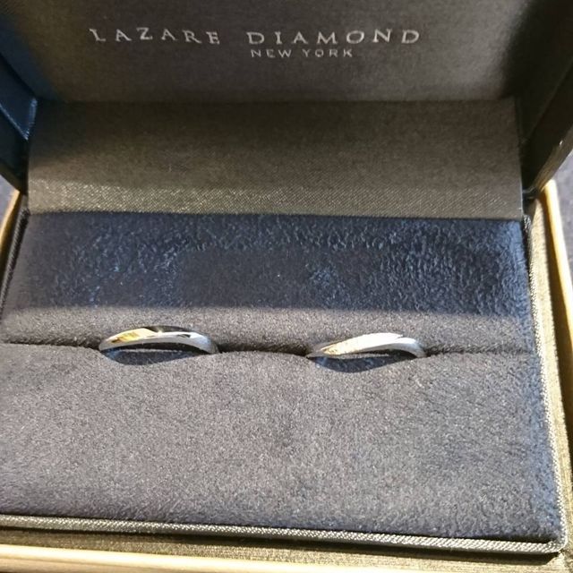 【ラザール ダイヤモンド(LAZARE DIAMOND)の口コミ】 ダイヤモンドの輝きが1番だったので。デザインはウェーブに決めており、似…