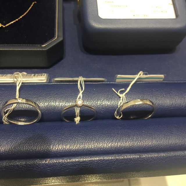 【銀座ダイヤモンドシライシの口コミ】 種類が多く自分たちの探していたシンプルなものもありすぐに決めました。…