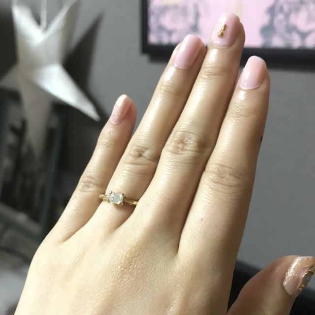 【ORECCHIO(オレッキオ)の口コミ】 エメラルドカットで、なかなかないデザインなのでお気に入りです。
ギラギ…