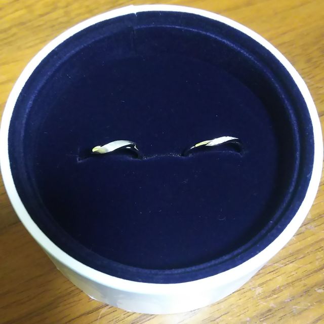 【Disney Cinderella(ディズニー シンデレラ)の口コミ】  男性用リングは、シンプル且つオシャレなものを探していたので、これが良…