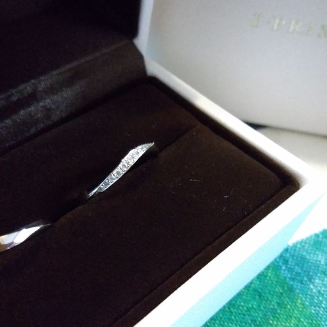 【アイプリモ(I-PRIMO)の口コミ】 何処の角度からみても綺麗に見えるダイアモンドに一目惚れしました。
正面…