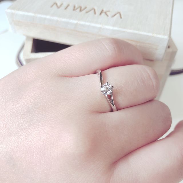 【俄(にわか)の口コミ】 デザインとつけ心地が決め手です。リングのところは桜の木の幹に見立てて…