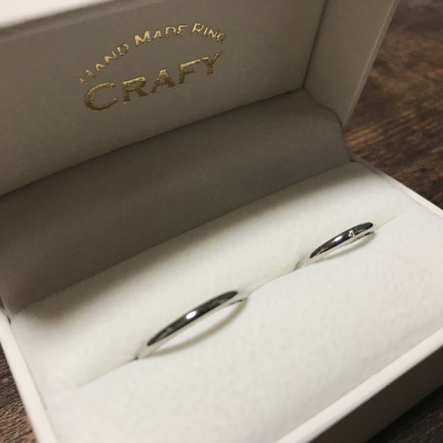 【CRAFY(クラフィ)の口コミ】 結婚指輪はシンプルで飽きの来ないものを買いたいと思っていたところ、自…
