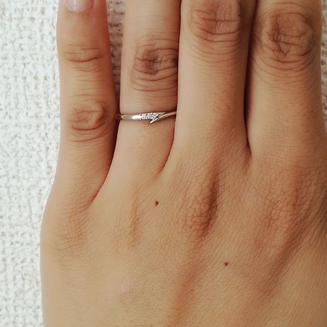 【アイプリモ(I-PRIMO)の口コミ】 お店で紹介して下さったエピュレが華奢でダイヤの輝きも綺麗だった為、こ…