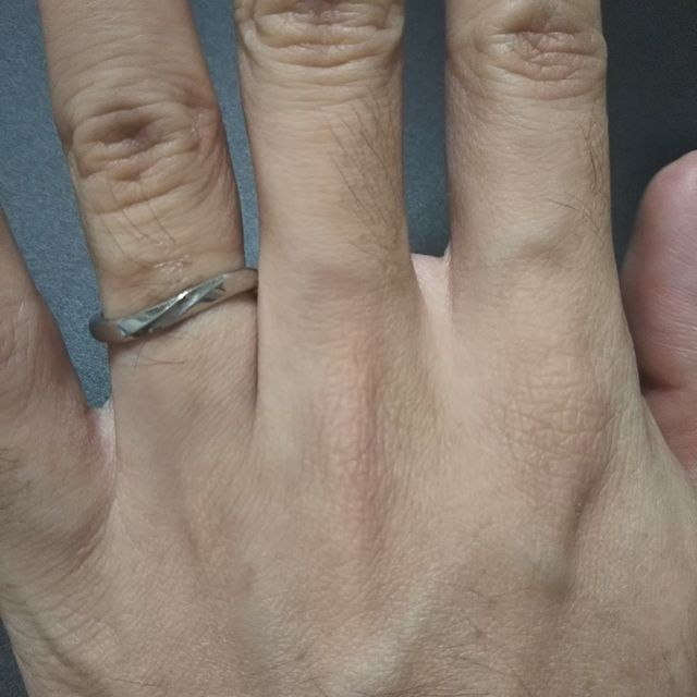 【アイプリモ(I-PRIMO)の口コミ】 今まで指輪をした事が無かったので、自然と手に馴染むものを探しました。…