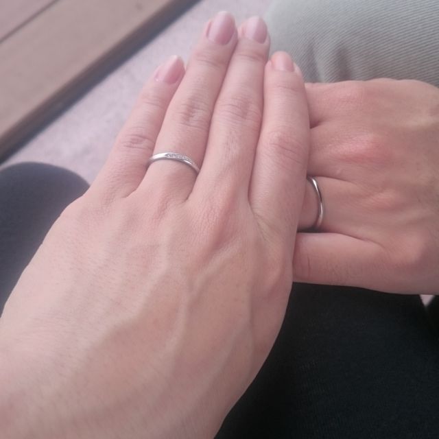 【4℃ BRIDAL(ヨンドシーブライダル)の口コミ】 一目惚れです。
私は仕事中装着できない職業なので、ダイヤがついているも…