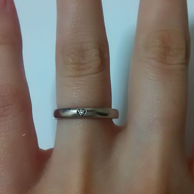 【4℃ BRIDAL(ヨンドシーブライダル)の口コミ】 百貨店のアクセサリー売り場で三店舗回りましたが、男女セットのリングで…