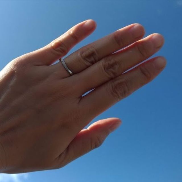 【GALA JEWELRY(ガラジュエリー)の口コミ】 Vカットの指輪を希望していたのですが、それにはせず、お店のかたが推薦し…