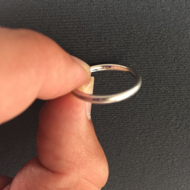 【TASAKI(タサキ)の口コミ】 私でなく妻が一目惚れしてペアで購入しました。妻のは3つのダイヤがさりげ…