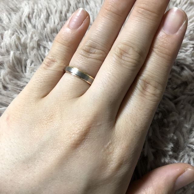 【CHRISTIAN BAUER(クリスチャンバウアー)の口コミ】 シルバー系は肌色と合わないので、ゴールドっぽい色味が入っているもので…