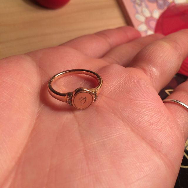 【4℃ BRIDAL(ヨンドシーブライダル)の口コミ】 夫婦共に、個性的な指輪を求めていて、お店でこちらの指輪を見つけて一目…