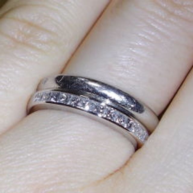 【ティファニー(Tiffany & Co.)の口コミ】 この指輪は彼から結婚指輪としてもらいました。
ただ、サプライズというわ…