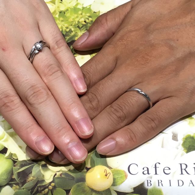 【CAFERING(カフェリング)の口コミ】 
違うところで購入した婚約指輪ですが、重ね付けをしたかったので、婚約指…