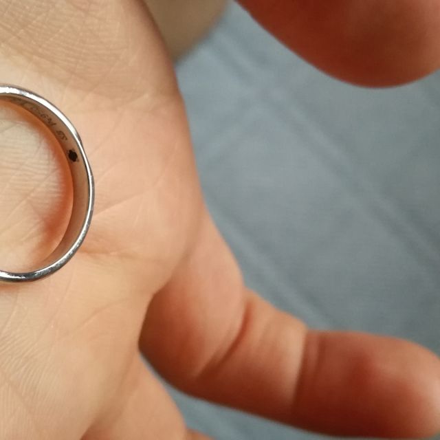 【Something Blue(サムシングブルー)の口コミ】 この指輪を決めた理由はデザインと価格です。
デザインは各ブランドから似…