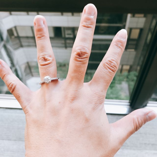 【銀座ダイヤモンドシライシの口コミ】 当初は憧れの外資系ブランドで検討していました。二件回ったところで、国…