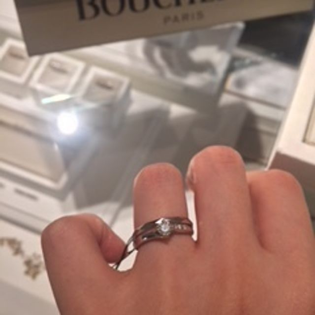 【ブシュロン(BOUCHERON)の口コミ】 もともとデザインが素敵で旦那が気になっており、私もダイヤがなくてもつ…
