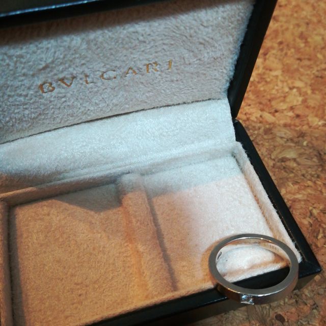 【ブルガリ(BVLGARI)の口コミ】 シンプルなデザインであきがこない。
上品で存在感がある。サイズ変更も可…